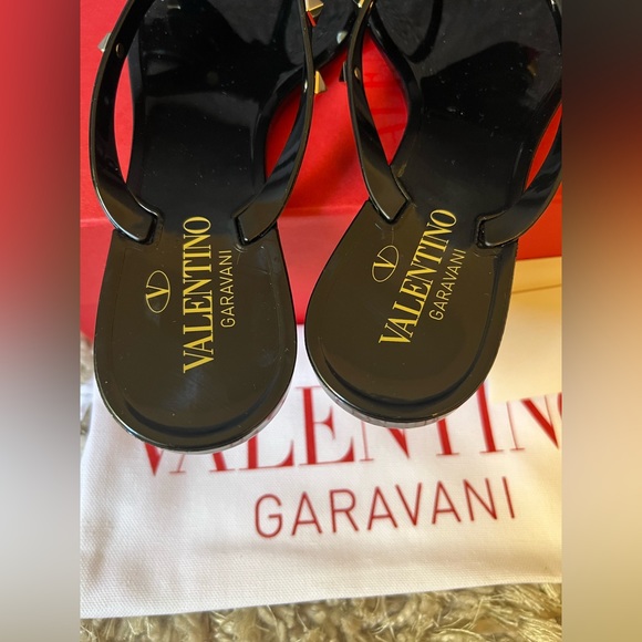 New VALENTINO GARAVANI Rockstud black PVC Thong PVC flip flops sandals - Picture 6 of 10